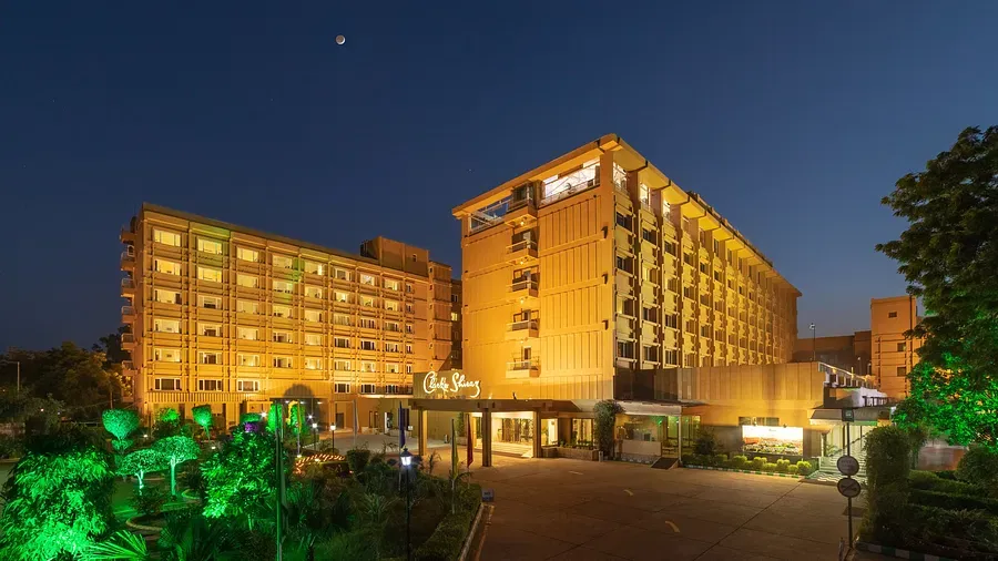Hotel Clarks Shiraz Idgah Colony Agra Escorts Service