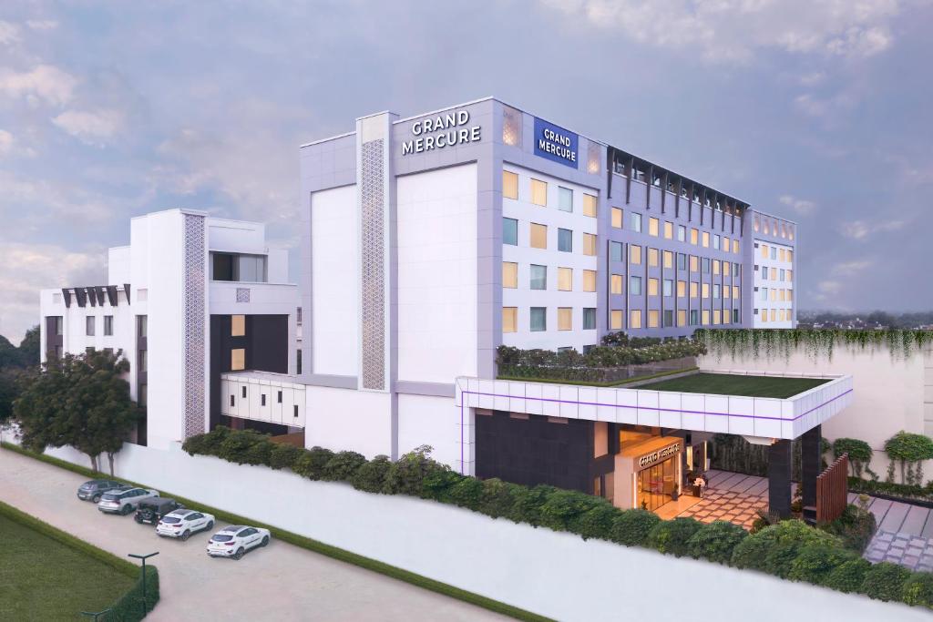 Hotel Grand Mercure Tajganj Agra Escorts Service