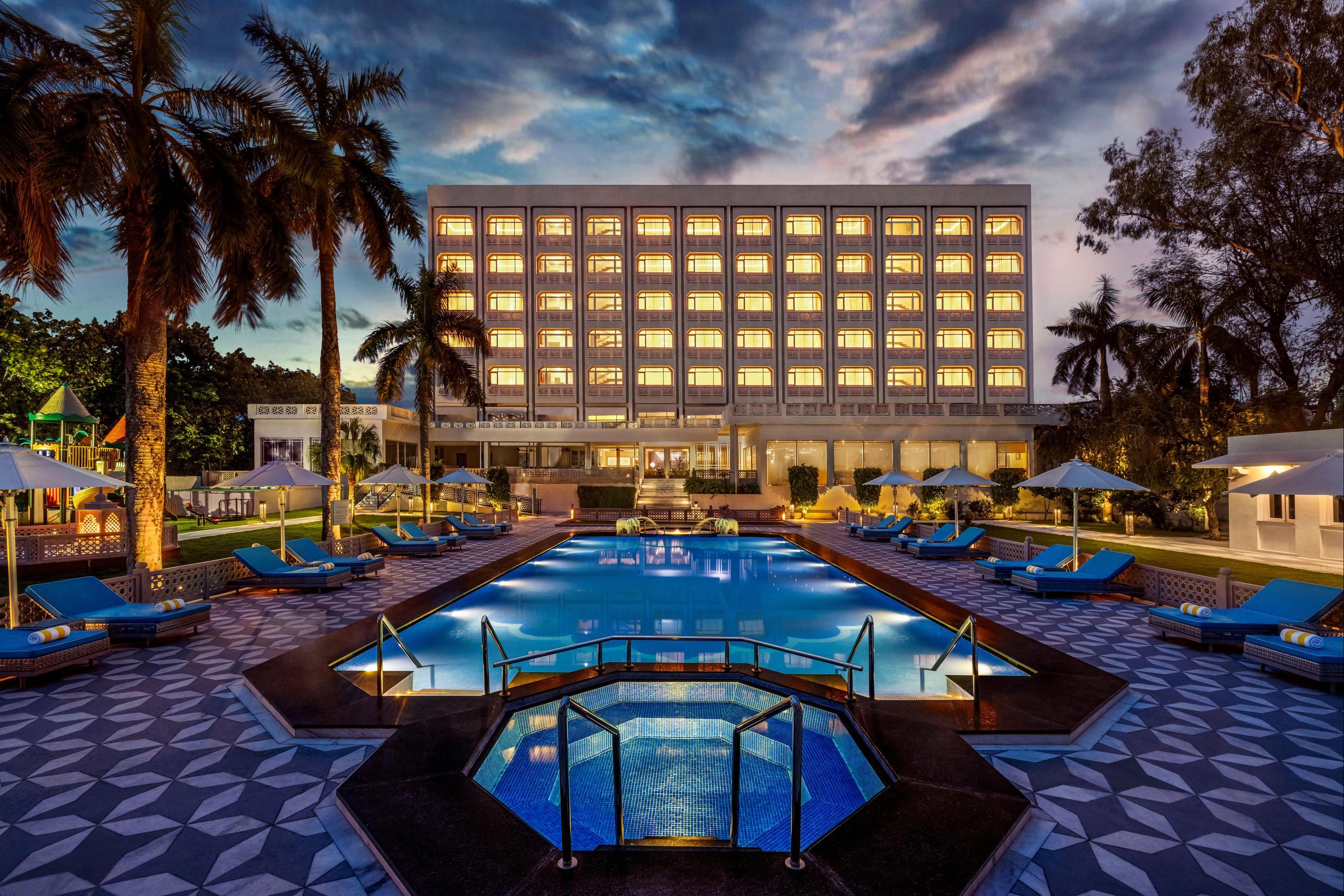 Hotel Tajview Ihcl Seleqtions Tajganj Agra Escorts Service