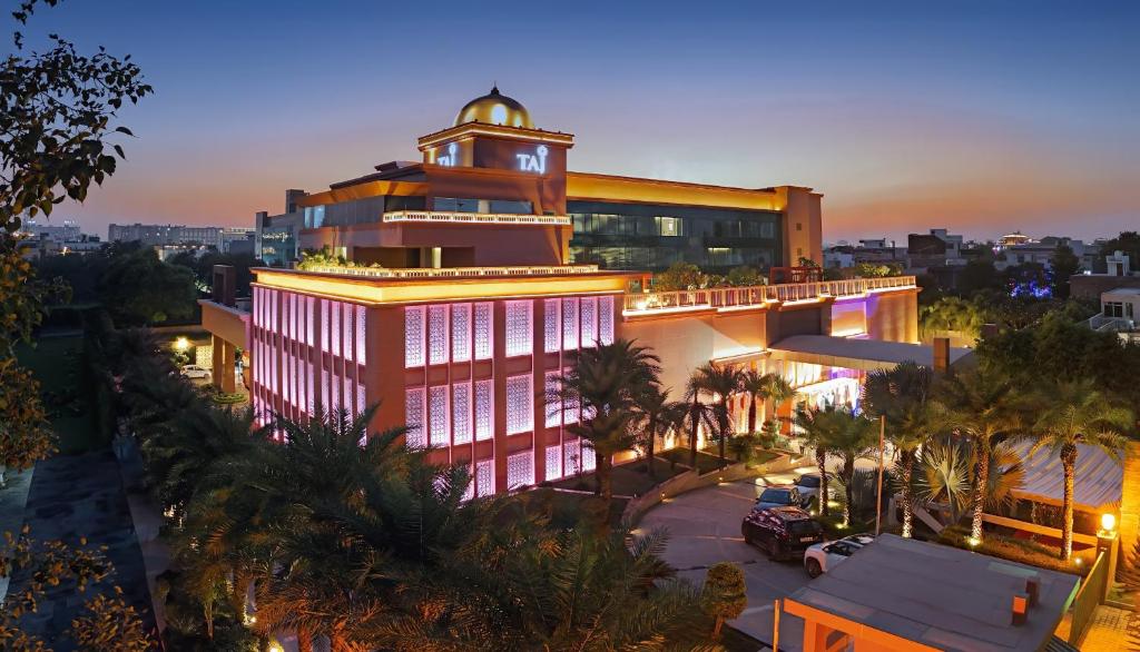Taj Hotel And Convention Centre Telipara Agra Escorts Service