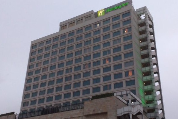 Holiday Inn Hotel Mayur Vihar Delhi Escorts Service
